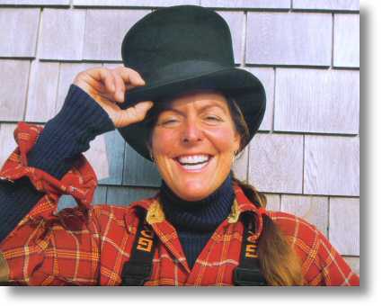 Zoe Zanidakis smilin' in a top hat